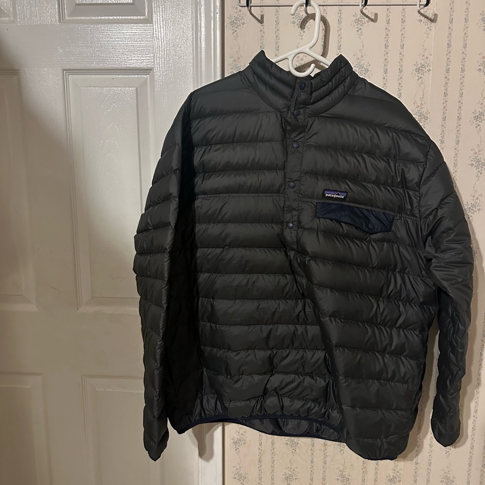 Patagonia Men's Dark Gray Puffer Jacket